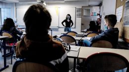 Escuelas: cómo serían los protocolos para un único día de clases y un acto de colación presencial en Córdoba