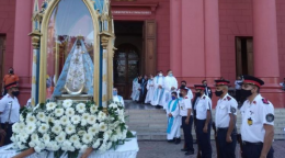 Miles de fieles viven la procesión solemne de la Virgen del Valle desde sus hogares