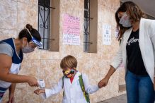 Clases presenciales: qué pasará en las zonas de alerta epidemiológica según informó Trotta este domingo